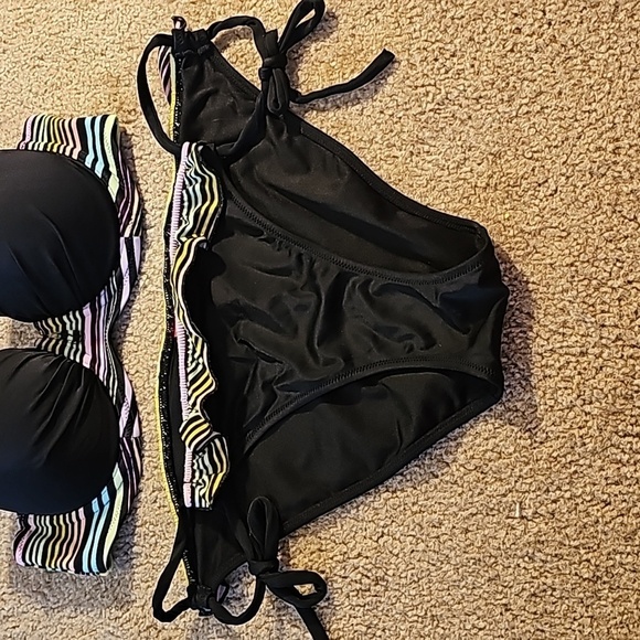 Strapless Victoria's Secret Bikini - Picture 3 of 5